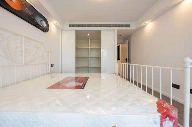 Furnished 2Br w. balcony &Floor heating 