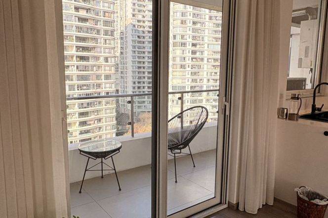 Top of city spacious 3br/2bt@west nanjing rd 140sqm with large sunny open balcony