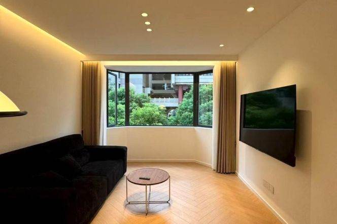 Jing'an Temple/modern 1br 2lr@L2/7/14,bright room/separate living room