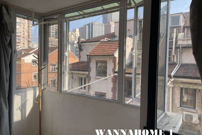 Spacious&Bright&Modern 2Bdrs 1Bath Apt+West Nanjing Rd CBD+4F Walk Up