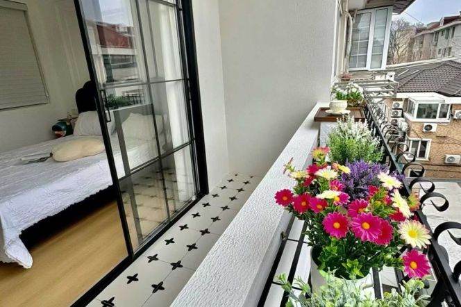 xingguo rd 2br with balcony
