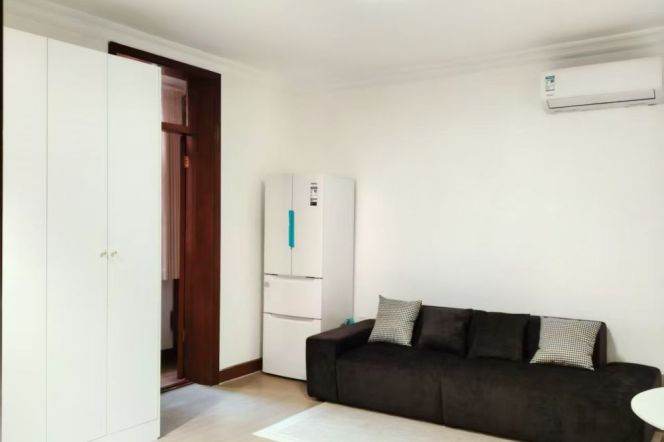  Snag a Newly Renovated 1-Bed near Nanjing West Road for 7,800. Triple Subway Access