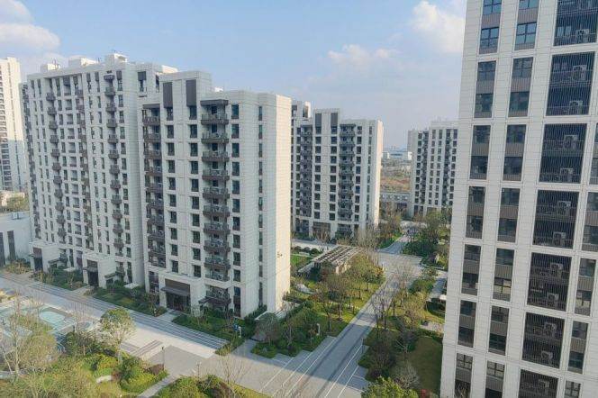 New compound 3 br with floor heating near NYU shanghai .L 8 LingZhaoXinCun st.