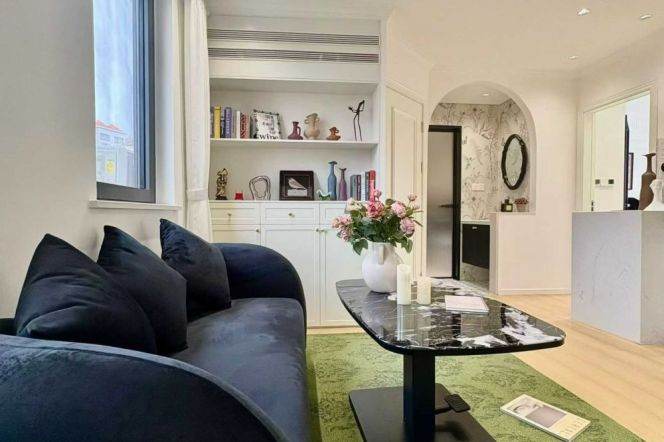 xingguo rd 2br with balcony