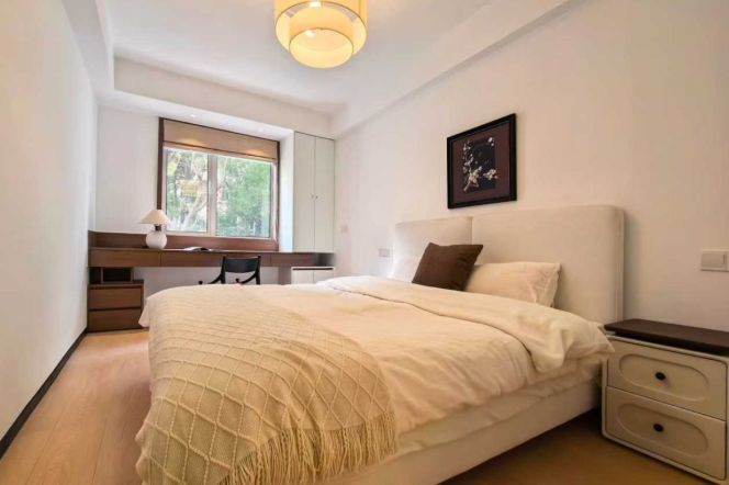 Spacious and bright 3Br+1/2bt@Lancun rd with private terrace 