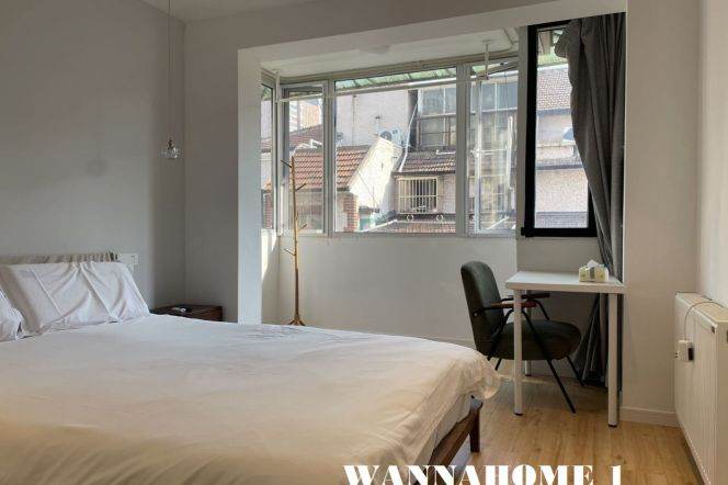 Spacious&Bright&Modern 2Bdrs 1Bath Apt+West Nanjing Rd CBD+4F Walk Up