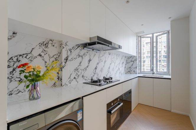 Modren 3brs with floor heating and balcony in central Xujiahui 