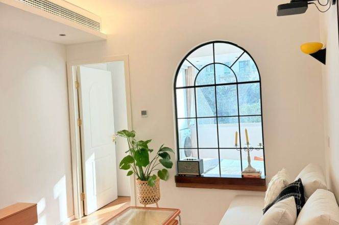 Newly Renovated 1Br/1Lr/1Bt with Floor Heating/Oven@L10/11 Jiaotong University Station 