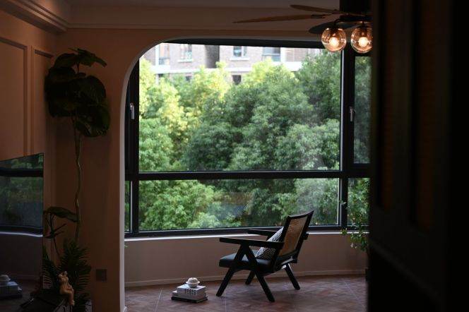 Unique 3BR 2BA Residence w/Heating nr Century Avenue