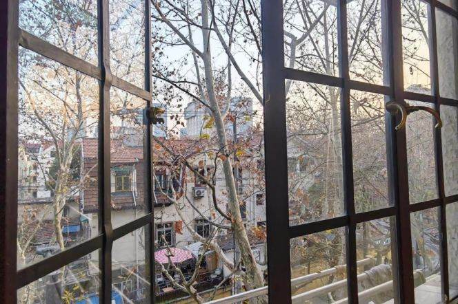 Cozy 1 br with good price on JuLu Rd , easy  to  L1/10/12 South ShaanXi Rd St.