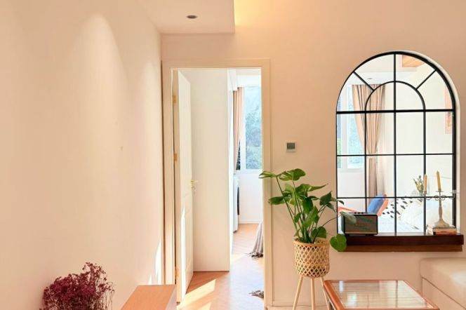 Newly Renovated 1Br/1Lr/1Bt with Floor Heating/Oven@L10/11 Jiaotong University Station 