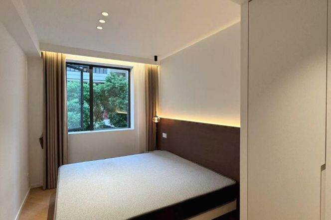 Jing'an Temple/modern 1br 2lr@L2/7/14,bright room/separate living room