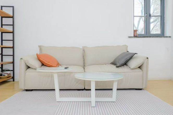 Snag a 1Bed Apartment Near Nanjing West Road Subway for ¥8,000/Line2 12 13