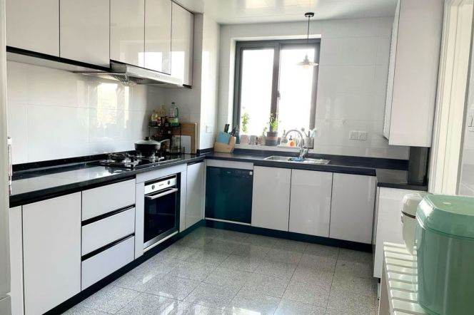 West Nanjing Road, with good value for money, 222 sqm, 4 large bedrooms，L 2-12-13