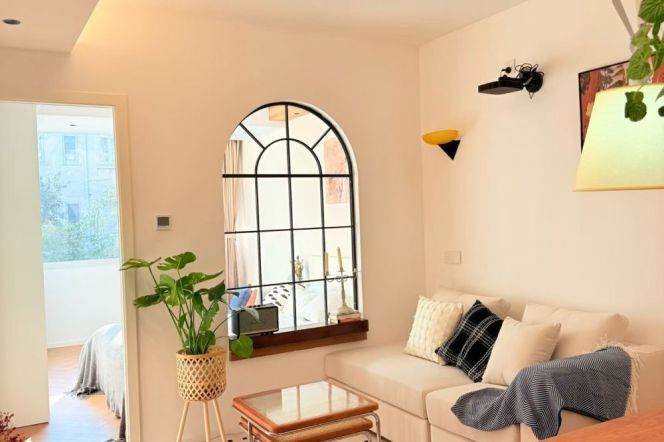 Newly Renovated 1Br/1Lr/1Bt with Floor Heating/Oven@L10/11 Jiaotong University Station 