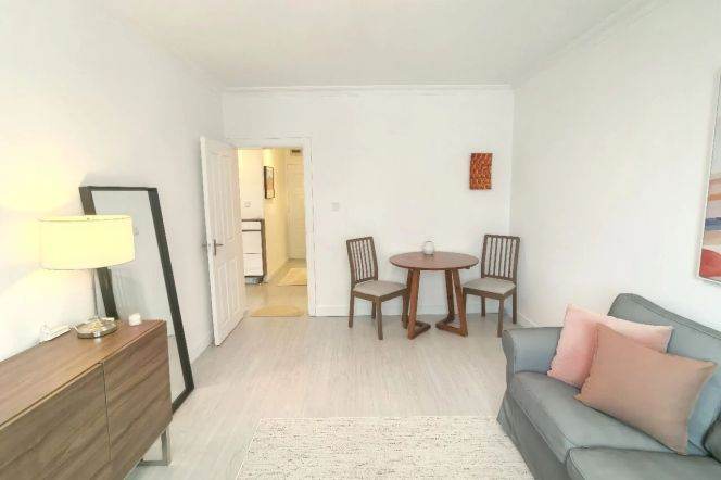 Elevator Spacious 1Br/2Lr/1Bt@L2/7/14 Jing’an Temple Station 