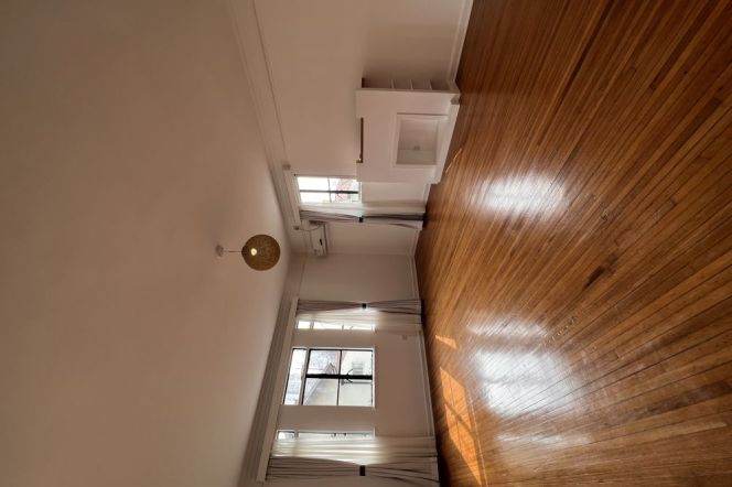 Spacious historic building 2Br Good Layout&Natural light 
