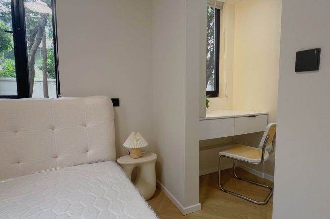 Nice yard 1Br/1Lr/1Bt apt nr Changshu rd,M1/7/10/12