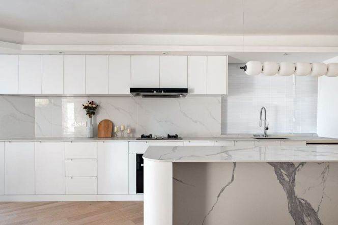  4BR with floor Heating in Xinhua Road .Dual Metro Access / Business District /Open Kitchen 