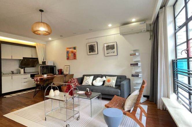 Bright 2BR Old House w/Terrace Near West Nanjing Station