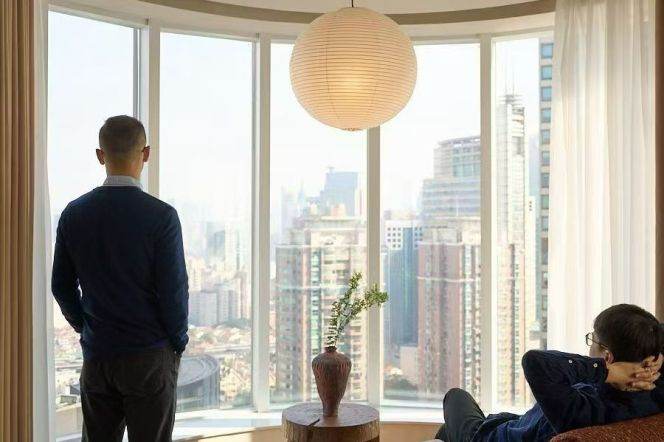 On Nanjing West Road, a zero-distance unique top-floor duplex with a terrace，L 2-12-13