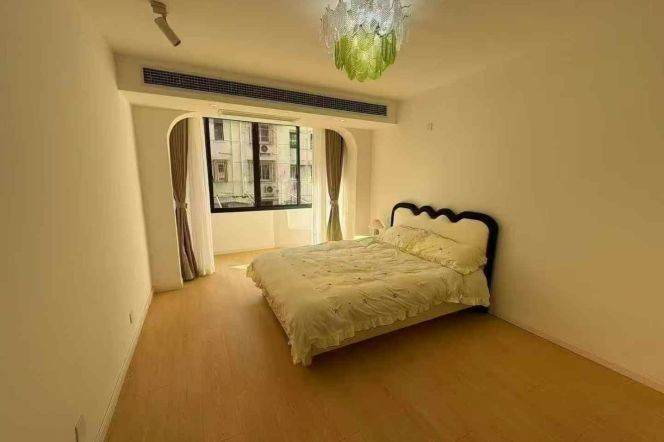 6.8k Clean 1Br Nr Hongqiao Rd.line3/4/10