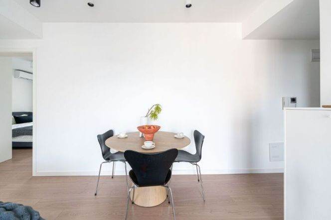 Spacious & Sunny 2Br +Balcony + Heating | Next to L2 Weining rd metro station | All south