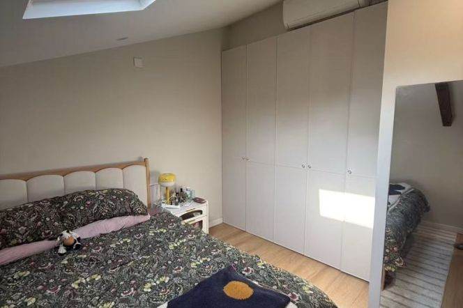 full of sunlight- loft style with spacious livingroom- line 1/7 changshu road