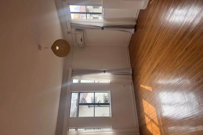 Spacious historic building 2Br Good Layout&Natural light 