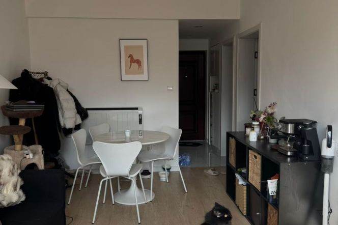 South-facing 1Br Furnished w. Oven 