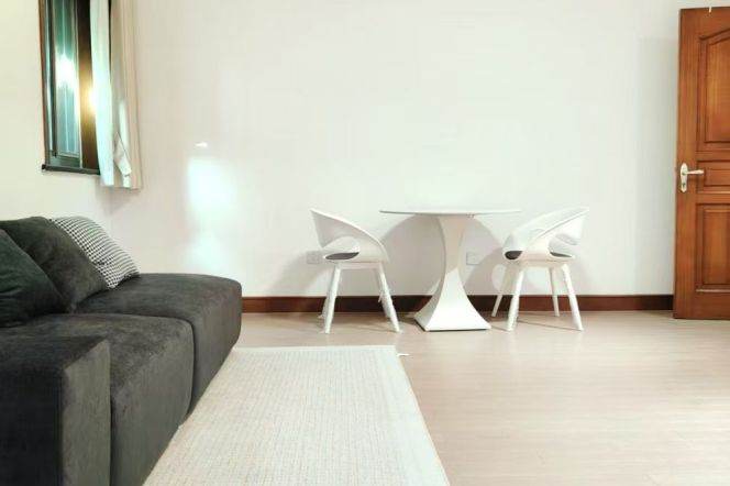  Snag a Newly Renovated 1-Bed near Nanjing West Road for 7,800. Triple Subway Access