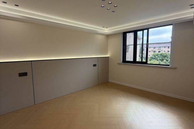 Newly Renovated 2Br/2Lr/1Bt@L2 Beixinjing Metro Station 