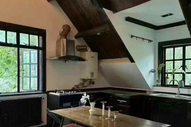 Beautiful green view 2brs with terrace near Hengshan Road