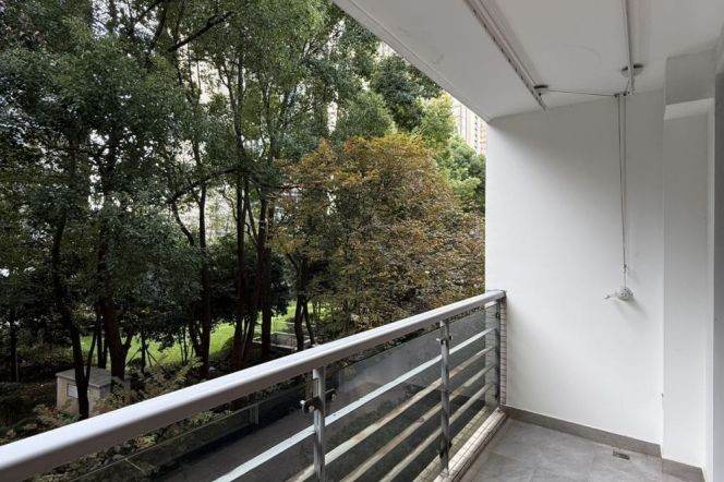 Changshu Rd metro/3br2bt/central AC/floor heat/outdoor balcony/oven/park space