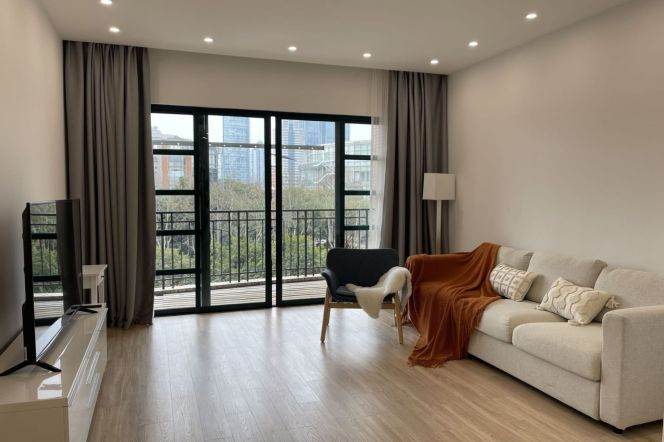 modern big 2brs open balcony green view beside Huang pu river line 2,9,14 