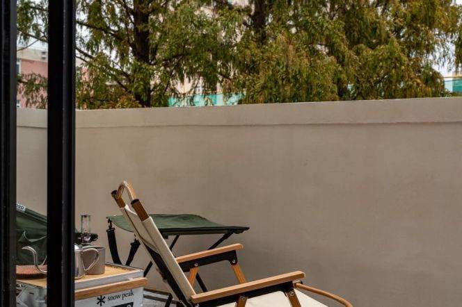 Fancy Old Building High-ceiling 3+1brs with Balcony near Line 10/11 Jiaotong University St.