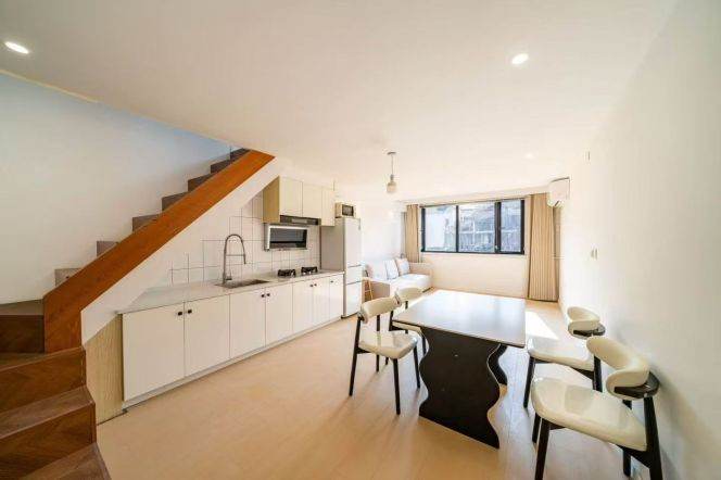 Elegant n cozy 1BR duplex apt near West Nanjing rd 