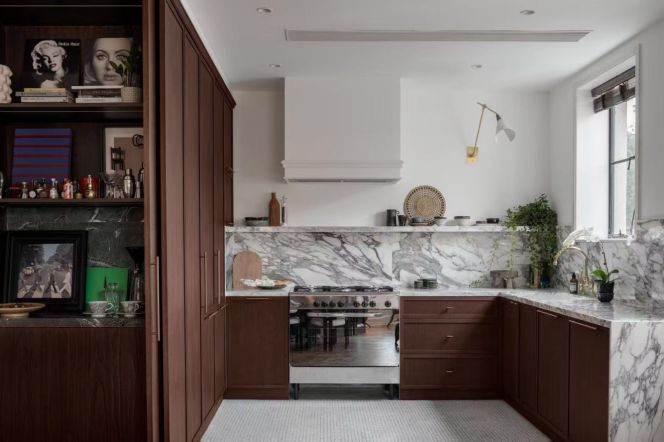 Fancy Old Building High-ceiling 3+1brs with Balcony near Line 10/11 Jiaotong University St.