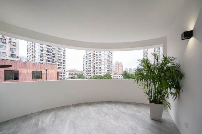 Spacious and bright 3Br/2bt@Jiangsu rd with large private terrace 180sqm