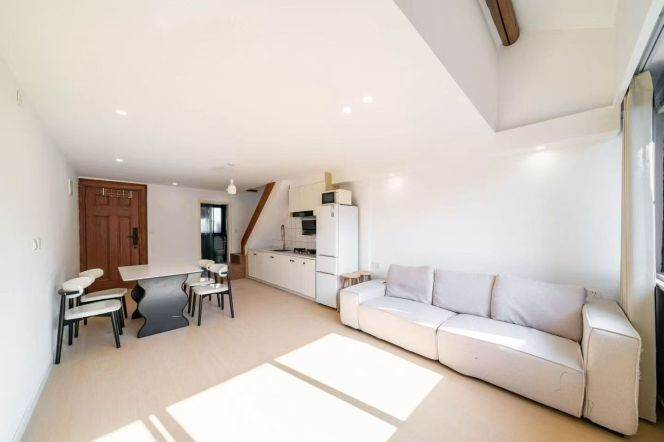 Elegant n cozy 1BR duplex apt near West Nanjing rd 