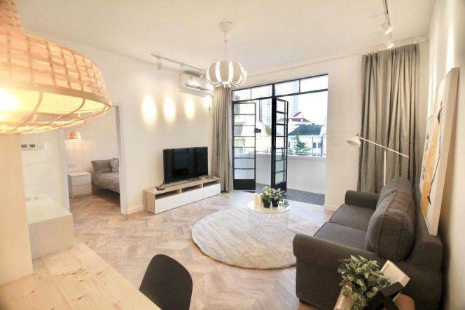 Outdoor balcony,1Br,Heng Shan rd station,L1