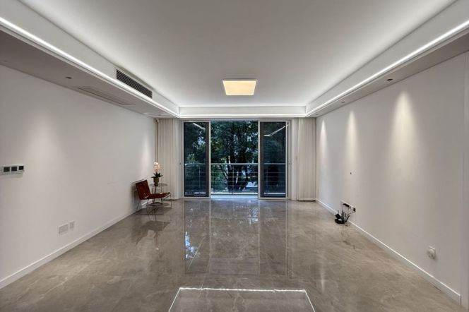 Changshu Rd metro/3br2bt/central AC/floor heat/outdoor balcony/oven/park space