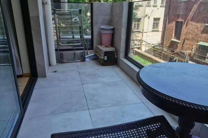 Industrial Style 2BR 2BA 135m² Elevator Residence on South Shaanxi Rd