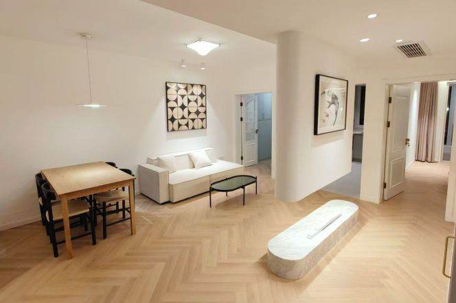 jing;an city- 2beds- modern design- elevator with nice view-line 14 wuding road