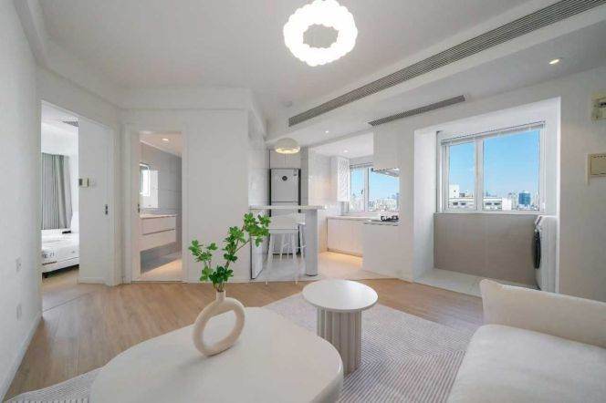 elevator 1BR/big living room@L2/11