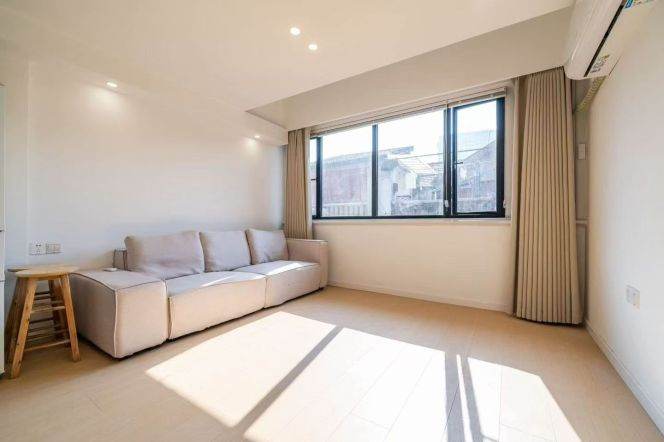 Elegant n cozy 1BR duplex apt near West Nanjing rd 