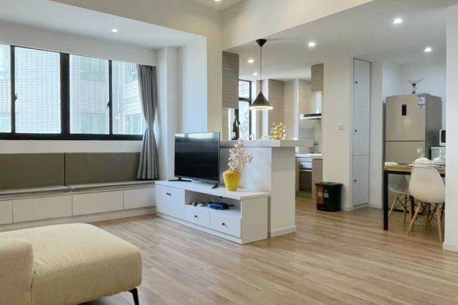 Great Building+Spacious&Bright&Modern 1Bdr 1Bath Apt+L2/11 Jiang Su Rd+Large Closets+Nice View
