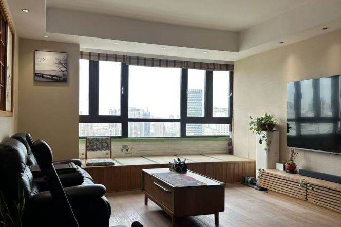 suzhou river view- 2beds- elevator scooter parking- good value-nice entrance