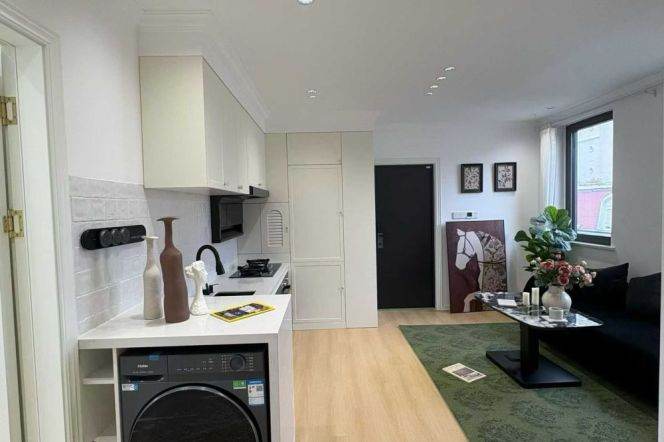 Hunan/Xing'guo rd floor heating 2br/2lr/2ba apt wt balcony; L10/11