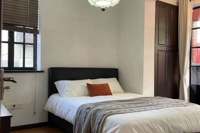 Spacious&Bright&Modern 1Bdr 1Bath Apt+Yu Yuan Rd+L2/11 Jiang Su Rd+Large Terrace+2F Walk Up